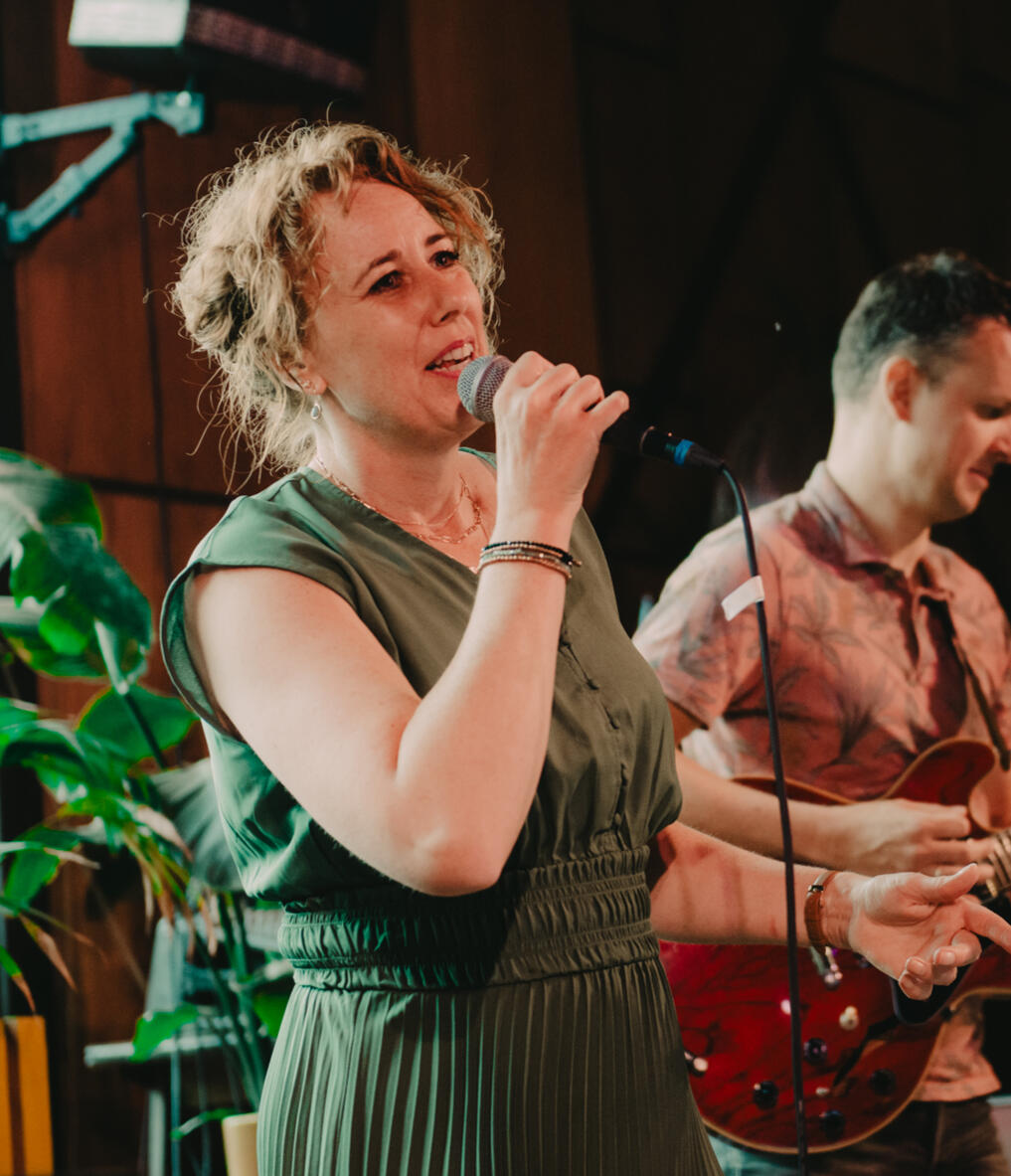 Eline Eline, zangeres van Un Deux Trois